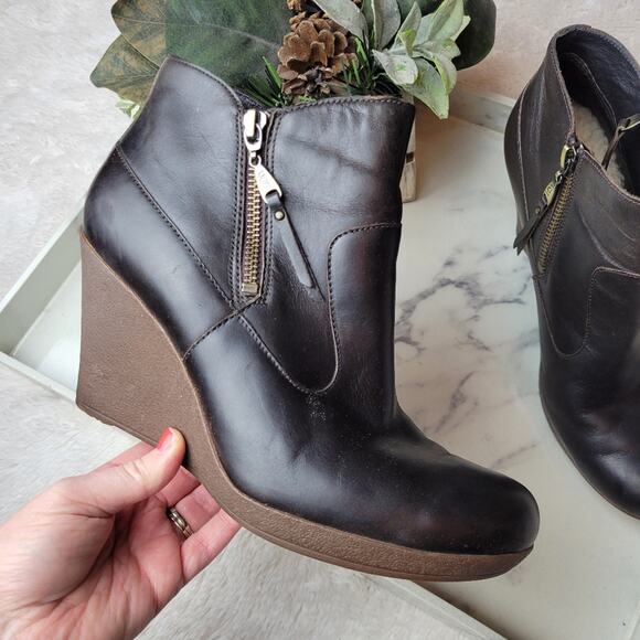 UGG Meredith Brown Leather Sherpa Lined Wedge Ankle Boot Size 9.5 - Picture 3 of 14
